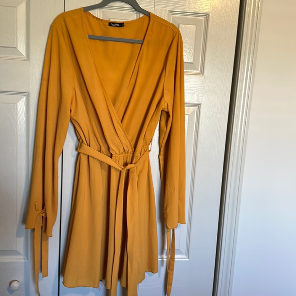 Yellow dress, long sleeve